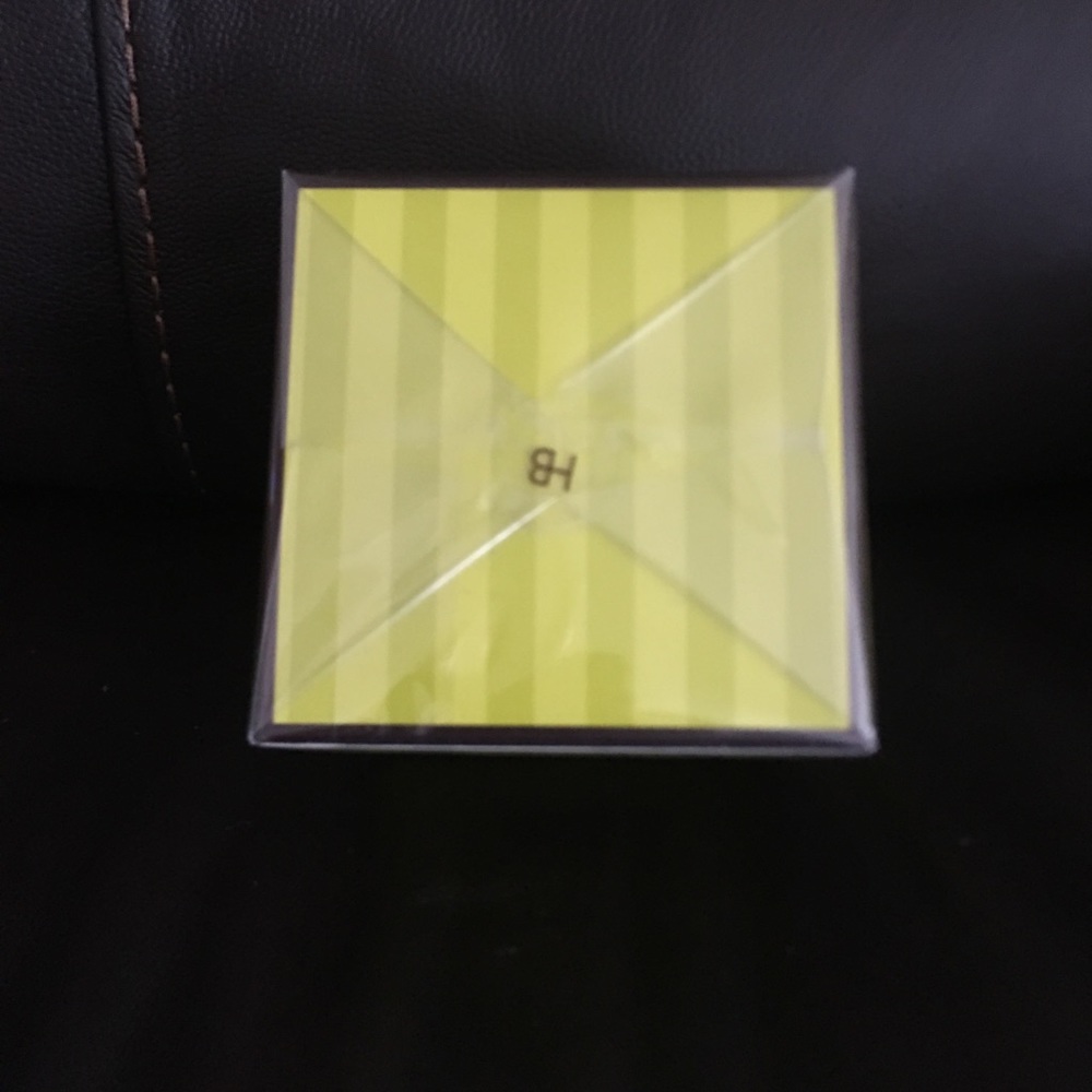 Henri Bendel Candle - Picture 3 of 4